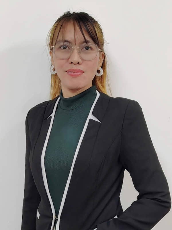 Myra L. Mariñas<br />
Accounting Associate/Cashier
